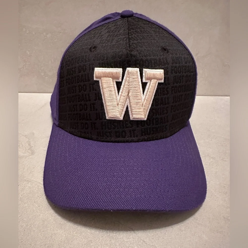 Washington Huskies College Football Nike Dri-fit Classic 99 Fitted Ball Cap Hat